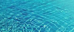 Muore dopo un tuffo nella piscina di un ristorante a Gela