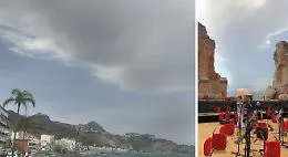 L'Etna &ldquo;spegne&rdquo; la fontana di lava, ma la nube eruttiva alta 9 km  ha riversato cenere anche a Taormina