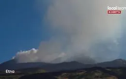 Etna, un altro parossismo: fontane di lava dal cratere di Sud Est e Catania svegliata dai boati