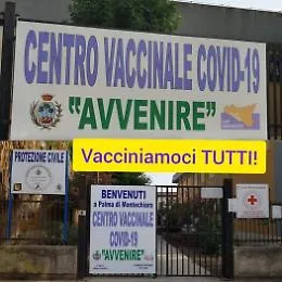 Coronavirus, il sindaco lancia la campagna: "Vacciniamoci tutti"
