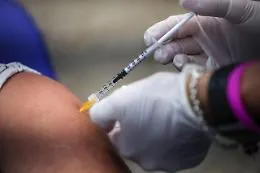 Draghi e il monito ai &ldquo;no vax&rdquo;: &laquo;L'appello a non vaccinarsi &egrave; un appello a morire&raquo;