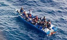 Lampedusa in tilt: 1300 nell'hot spot che pu&ograve; ospitare 250 persone