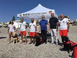 Giardini Naxos, postazioni con defibrillatore e bagnini a quattrozampe per un'estate in sicurezza