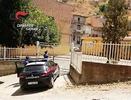 Tentano furto di climatizzatore da una scuola: fratelli-ladri arrestati