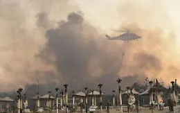 Inferno alla Plaia, distrutto il lido "Le Capannine"