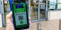 Il Green pass resta un rebus: tutte le ipotesi sull'obbligatoriet&agrave;