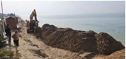 Interrotti lavori abusivi sulla spiaggia