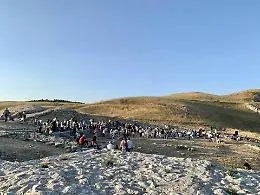Cornetti e caff&eacute; dopo lo spettacolo all'alba sul monte Adranone