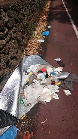 Aci Bonaccorsi (Ct): via Verdina &egrave; diventata un immondezzaio