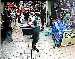 Assalta un supermercato a Patern&ograve;: rapinatore catturato a casa con il malloppo