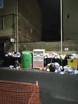 Catania, Via Duca degli Abruzzi: impossibile gettare il vetro