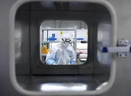 Pazienti dimessi con saturazione al 92% e ancora infetti: medici catanesi in rivolta