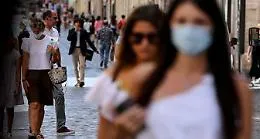 La Sicilia si risveglia gialla: torna la mascherina all'aperto, ma controlli difficili