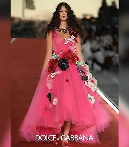 Deva Cassel, la figlia di Monica Bellucci nuova icona di bellezza innamorata a Venezia
