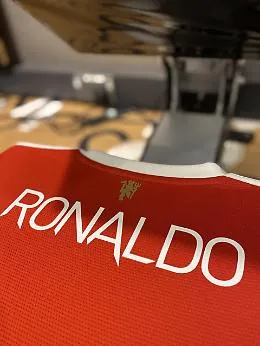 Ronaldo avr&agrave; la maglia 7: anche la Premier League si piega