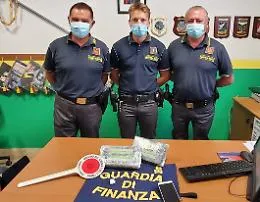 Sbarca a Palermo con un carico di oltre due chili di cocaina: arrestato corriere della droga