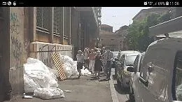 Catania: turisti fanno la gimkana tra i rifiuti