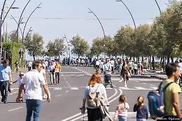 La prima domenica autunnale dei catanesi in "zona bianca" tra mare, sport e cultura
