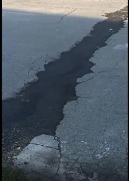 Catania, Piazza Giorgio La Pira: strada rattoppata
