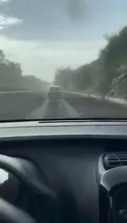 Etna, tratto dell'autostrada Ct-Me ricoperto di cenere