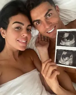 Cristiano Ronaldo pap&agrave; big: da Georgina in arrivo due gemelli