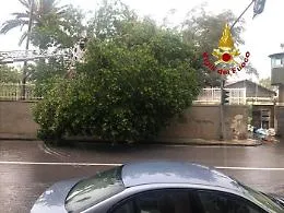 Notte di pioggia in Sicilia con Siracusa ancora allagata ma "Apollo"  &egrave; al "colpo di coda"