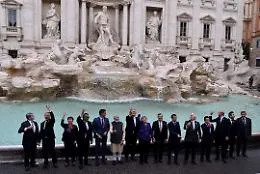 I Grandi del G20 lanciano moneta da 1 euro nella Fontana di Trevi