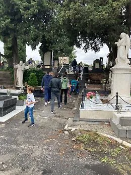Ognissanti, prime visite al cimitero di Catania. Il sindaco: &laquo;Usate i mezzi pubblici&raquo;