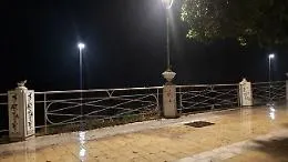 Ancora vasi rotti al Viale della Vittoria