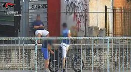 Palermo, la scuola centro dello spaccio, i ragazzini pusher e le donne come contabili: decine di arresti
