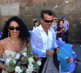 Politeama, Pel&ugrave; difende la moglie dopo le polemiche per l'annuncio "os&egrave;" su Fb