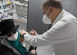 Vaccini, Speranza: &laquo;Dall'1 dicembre terza dose per arco d'et&agrave; 40-60 anni&raquo;