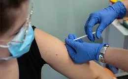 Vaccini anti Covid, l'Asp di Catania spinge sulla terza dose