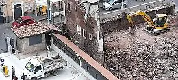 Barriera (Ct): edificio privato a rischio crollo, finalmente l'abbattimento