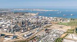 Petrolchimico di Siracusa, no ad un'altra Ilva: ecco il piano della Regione per salvare 7.500 posti di lavoro