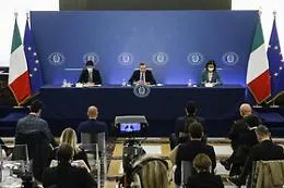 Super Green pass, le misure di Draghi "per salvare il Natale" con pi&ugrave; limiti e divieti per i non vaccinati