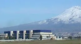 Per Intel a Catania ora Musumeci cerca un'area di 150 ettari nell'Etna valley