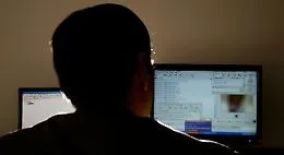 Messina, abusava della figlia e condivideva i video su una chat di pedofili: arrestato