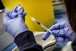 In Gran Bretagna terza dose anche a distanza di tre mesi dalla seconda