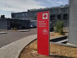 Materiale sanitario abbandonato in modo sospetto sulla barella: sventato furto al San Marco grazie all'intervento delle guardie giurate 
