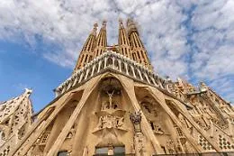 La Sagrada Familia si "allunga": in cima svetta una nuova torre