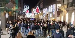 Via Etnea, la solita folla al tempo del Covid