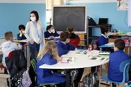 Scuola, aumento dei contagi non cambia calendario delle vacanze di Natale