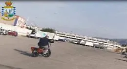 Palermo, falso cieco con la bici e la patente! Per 10 anni ha preso la pensione d'invalidit&agrave;