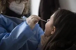 Dal tamponi anche per i vaccinati alla mascherina all'aperto: le misure allo studio per frenare la quarta ondata