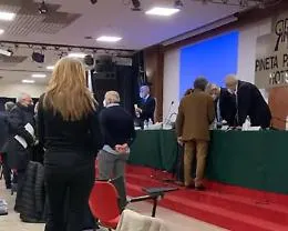 Vaccini, assemblea tra medici finisce ad insulti. No vax urlano ai colleghi: &laquo;Mafiosi&raquo;