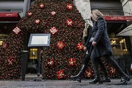 Super Green pass al lavoro e booster a 4 mesi: in arrivo la "stretta di Natale con la Sicilia che rischia il giallo