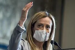 Meloni all'attacco di Draghi: &laquo;Tante falsit&agrave; su vaccini e green pass, ora faccia mea culpa&raquo;