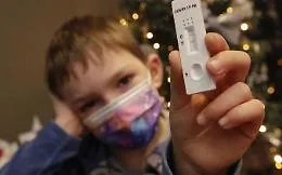 Dai rapidi ai salivari, tutti i test per scovare il virus: quando servono e a chi