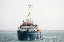 Migranti, assegnato il porto di Pozzallo alla Sea Watch: Capodanno a terra per i 440 profughi a bordo